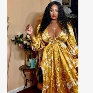 Renaissance woman dress